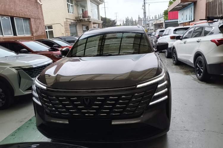 Used CHANGAN CS75 PLUS 2025 4th Generation 1.5T New Blue Whale Smart Luxury Edition Front