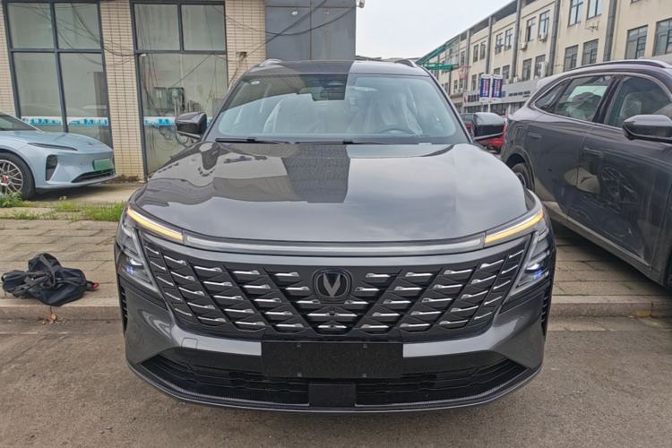 Used CHANGAN CS75 PLUS 2025 4th Generation 1.5T New Blue Whale Smart Luxury Edition Front