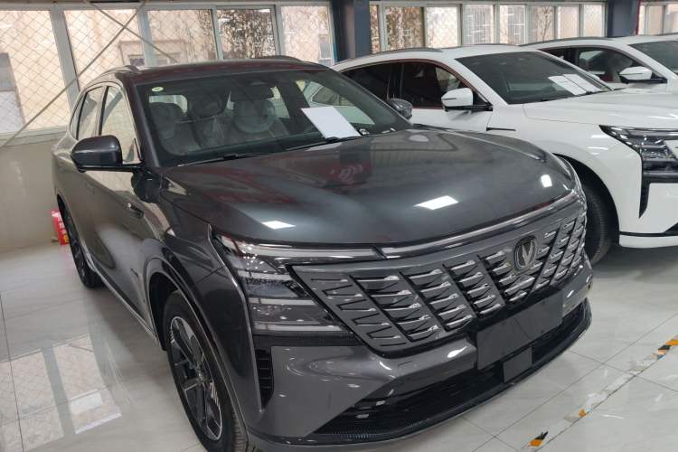 Used CHANGAN CS75 PLUS 2025 4th Generation 1.5T New Blue Whale Smart Luxury Edition Front Right 45 Deg