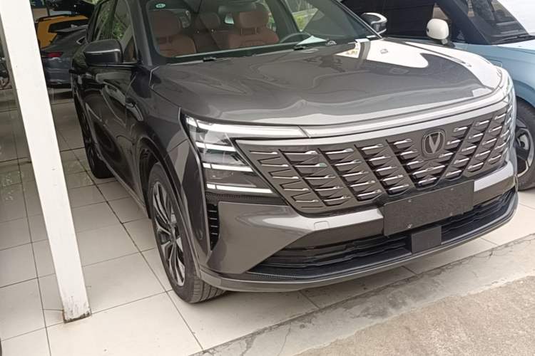 Used CHANGAN CS75 PLUS 2025 4th Generation UItra 2.0T New Blue Whale – Smart & Powerful Version Front Right 45 Deg