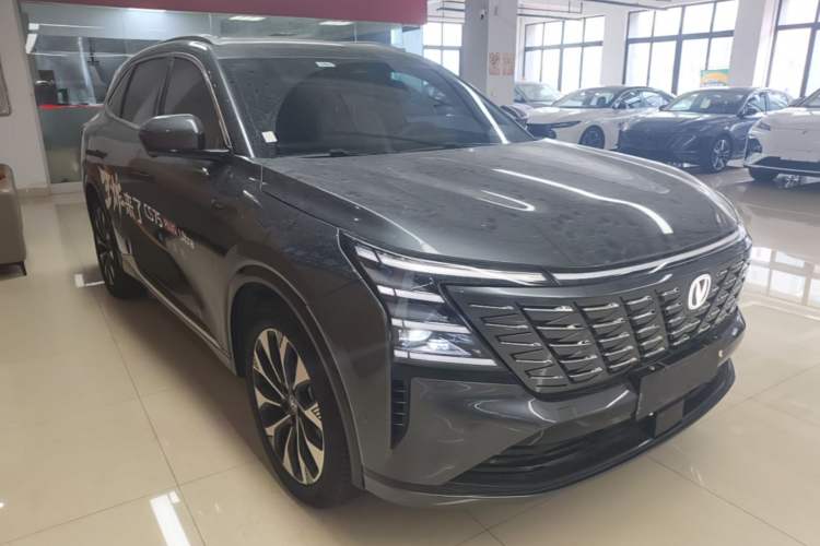Used CHANGAN CS75 PLUS 2025 4th Generation UItra 2.0T New Blue Whale Smart Intelligent Powertrain Version Front Right 45 Deg