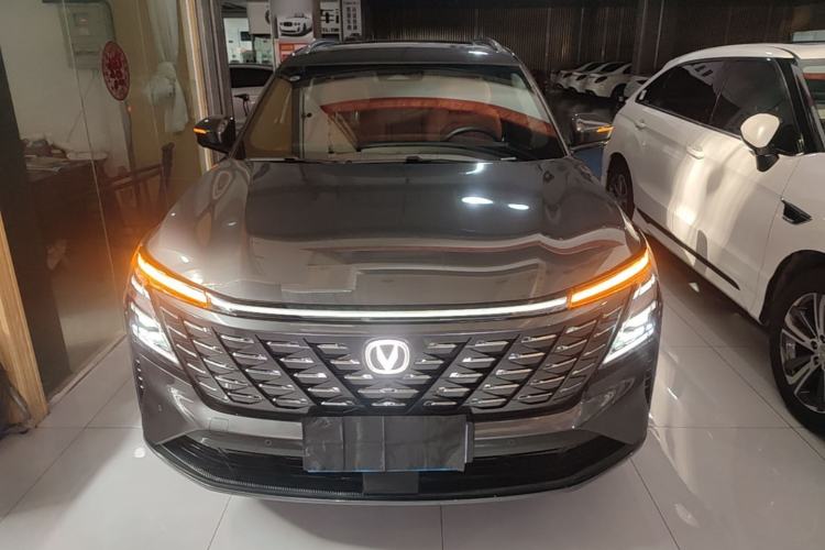 Used CHANGAN CS75 PLUS 2025 4th Generation UItra 2.0T New Blue Whale – Smart & Powerful Version Front