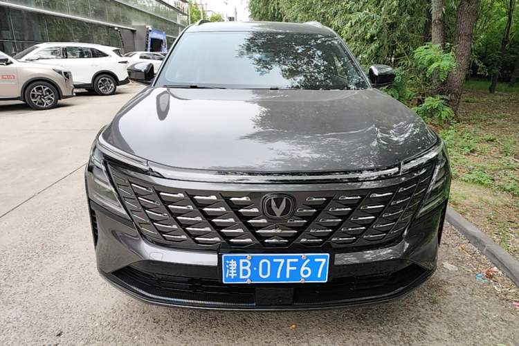Used CHANGAN CS75 PLUS 2025 4th Generation 1.5T New Blue Whale Smart Luxury Edition Front