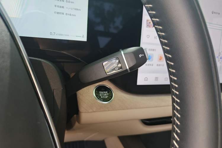 Used CHANGAN CS75 PLUS 2025 4th Generation 1.5T New Blue Whale Smart Luxury Edition Gear Lever