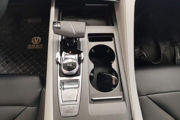 Used CHANGAN CS75 PLUS 2025 Model, 3rd Generation Champion Edition 1.5T Jinghang Version Gear Lever