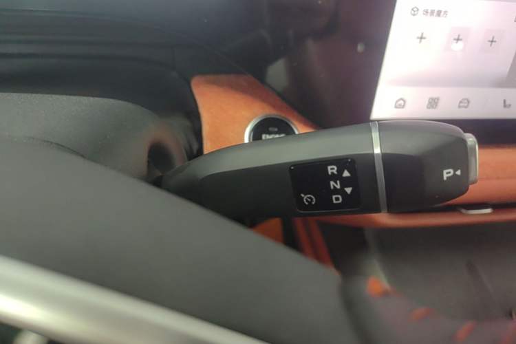 Used CHANGAN CS75 PLUS 2025 4th Generation UItra 2.0T New Blue Whale Smart Intelligent Powertrain Version Gear Lever