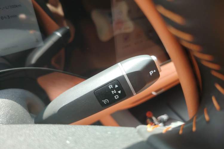 Used CHANGAN CS75 PLUS 2025 4th Generation 1.5T New Blue Whale Smart Luxury Edition Gear Lever