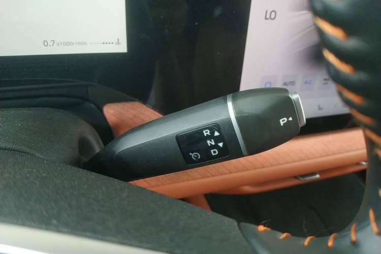 Used CHANGAN CS75 PLUS 2025 4th Generation 1.5T New Blue Whale Smart Luxury Edition Gear Lever
