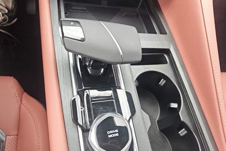 Used CHANGAN CS75 PLUS 2025 Model, 3rd Generation Champion Edition 1.5T Jinghang Version Gear Lever