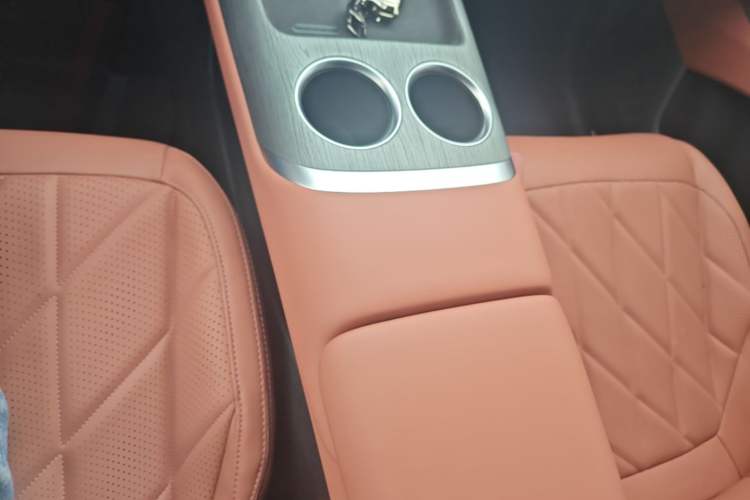Used CHANGAN CS75 PLUS 2025 4th Generation 1.5T New Blue Whale Smart Luxury Edition Gear Lever