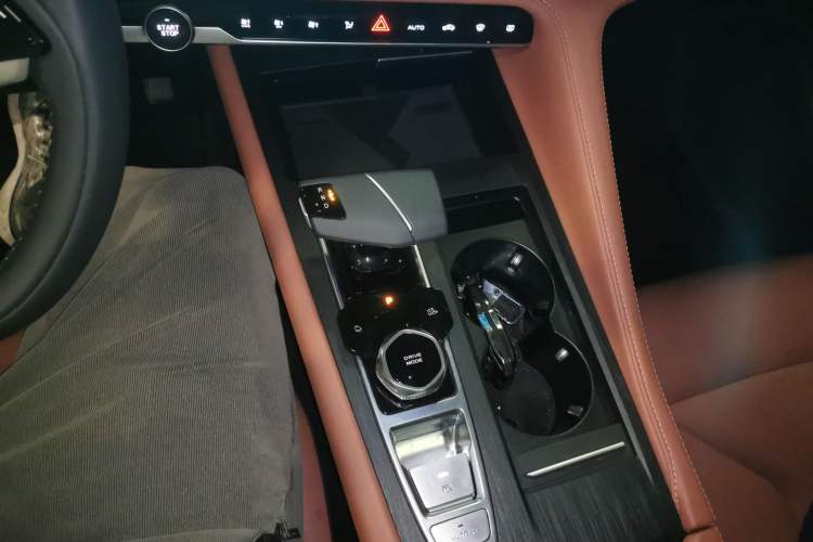 Used CHANGAN CS75 PLUS 2025 Model, 3rd Generation Champion Edition 1.5T Jinghang Version Gear Lever