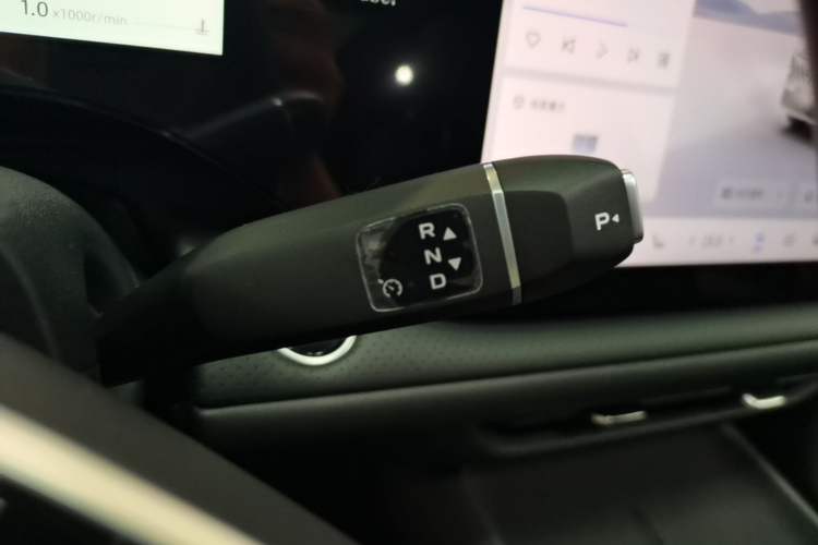 Used CHANGAN CS75 PLUS 2025 4th Generation UItra 2.0T New Blue Whale – Smart & Powerful Version Gear Lever