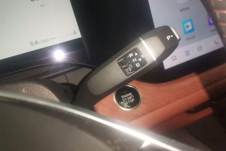 Used CHANGAN CS75 PLUS 2025 4th Generation 1.5T New Blue Whale Smart Luxury Edition Gear Lever