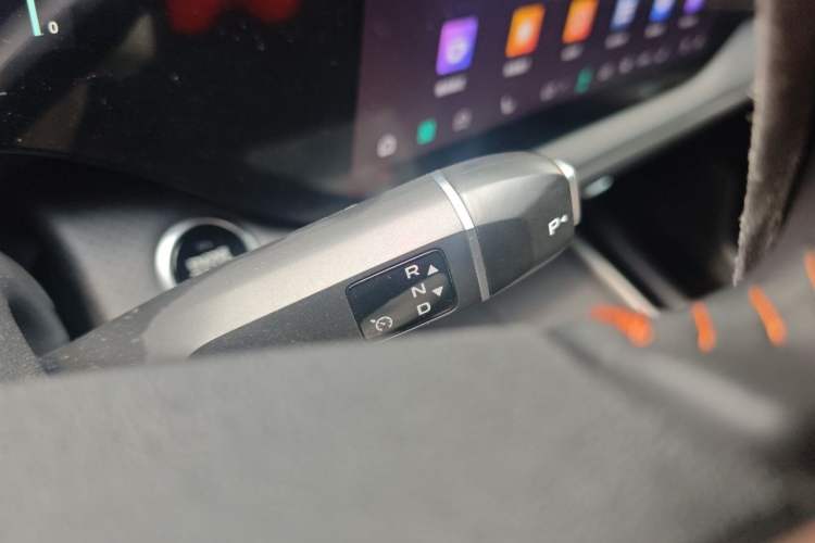 Used CHANGAN CS75 PLUS 2025 4th Generation 1.5T New Blue Whale Smart Luxury Edition Gear Lever