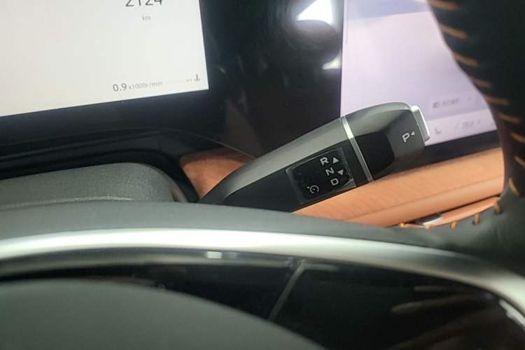 Used CHANGAN CS75 PLUS 2025 4th Generation 1.5T New Blue Whale Smart Luxury Edition Gear Lever