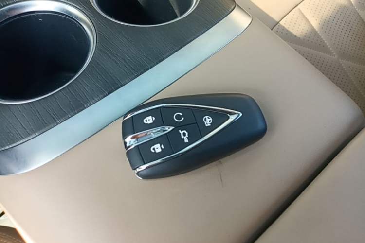 Used CHANGAN CS75 PLUS 2025 4th Generation 1.5T New Blue Whale Smart Flagship Version Interior 1