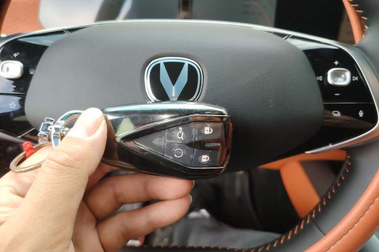 Used CHANGAN CS75 PLUS 2025 4th Generation 1.5T New Blue Whale Smart Luxury Edition Interior 1