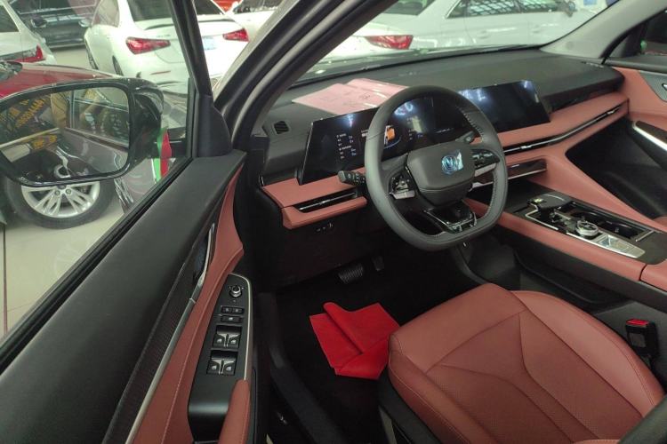 Used CHANGAN CS75 PLUS 2025 Model, 3rd Generation Champion Edition 1.5T Jinghang Version Interior 1