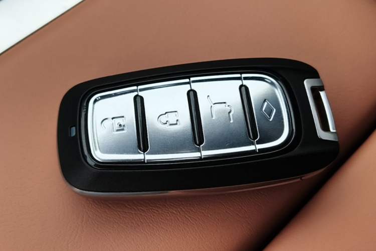 Used CHANGAN CS75 PLUS 2025 4th Generation 1.5T New Blue Whale Smart Flagship Version Interior 1