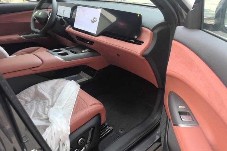 Used CHANGAN CS75 PLUS 2025 4th Generation UItra 2.0T New Blue Whale – Smart & Powerful Version Interior 1