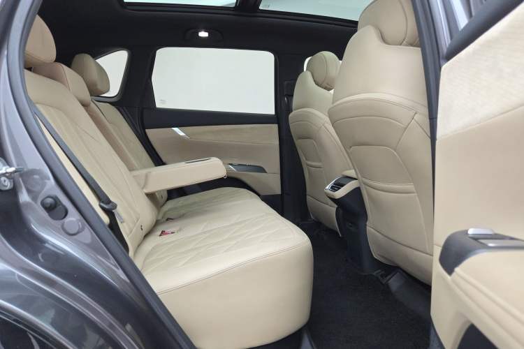 Used CHANGAN CS75 PLUS 2025 4th Generation 1.5T New Blue Whale Smart Luxury Edition Interior 11