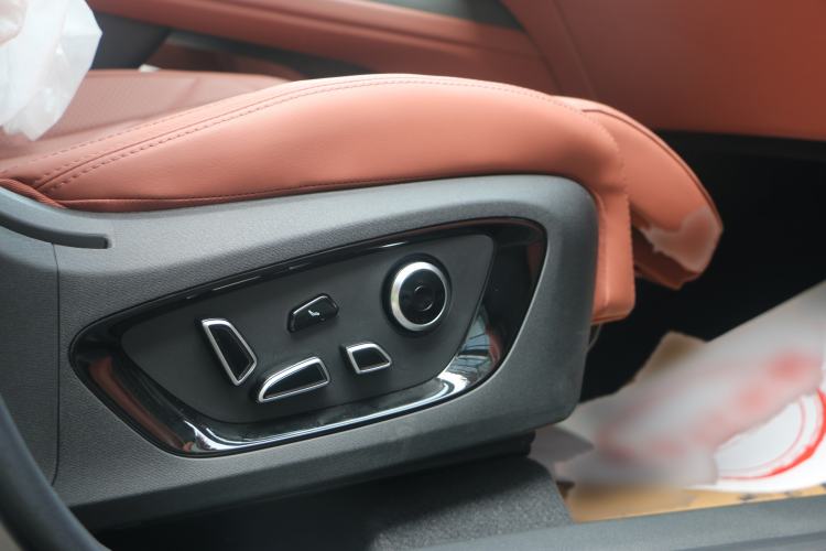Used CHANGAN CS75 PLUS 2025 4th Generation 1.5T New Blue Whale Smart Luxury Edition Interior 2