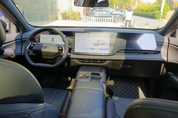 Used CHANGAN CS75 PLUS 2025 4th Generation UItra 2.0T New Blue Whale Smart Intelligent Powertrain Version Interior 2