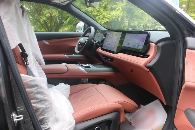 Used CHANGAN CS75 PLUS 2025 4th Generation 1.5T New Blue Whale Smart Luxury Edition Interior 3