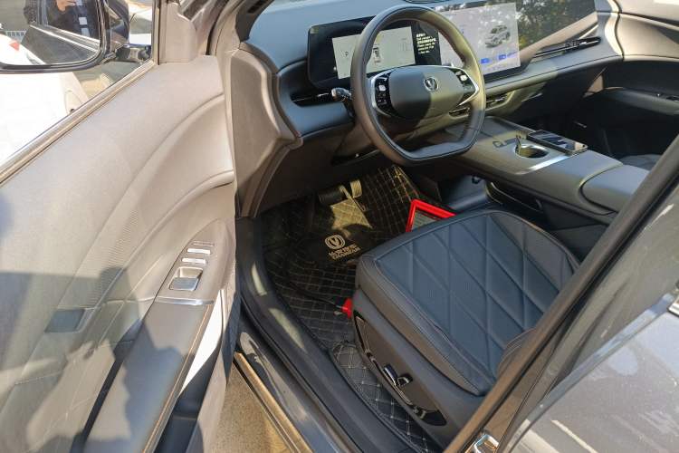 Used CHANGAN CS75 PLUS 2025 4th Generation UItra 2.0T New Blue Whale Smart Intelligent Powertrain Version Interior 3