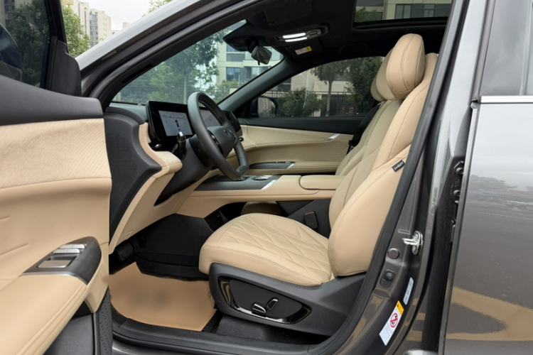 Used CHANGAN CS75 PLUS 2025 4th Generation 1.5T New Blue Whale Smart Luxury Edition Interior 4