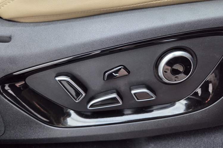 Used CHANGAN CS75 PLUS 2025 4th Generation 1.5T New Blue Whale Smart Luxury Edition Interior 4
