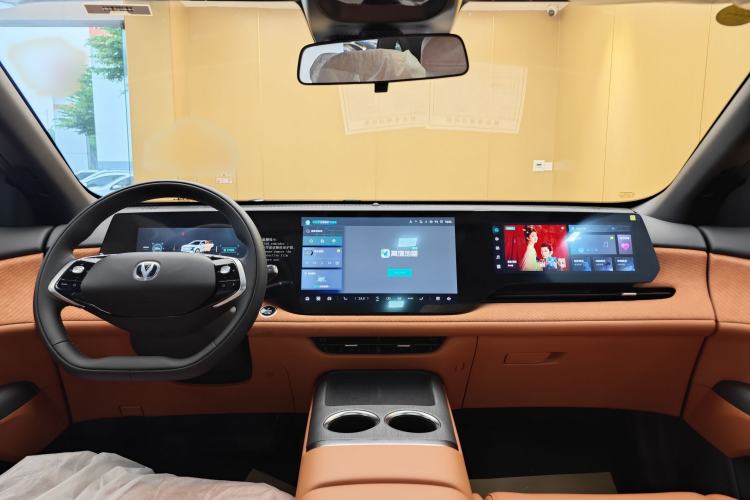 Used CHANGAN CS75 PLUS 2025 4th Generation 1.5T New Blue Whale Smart Luxury Edition Interior 8
