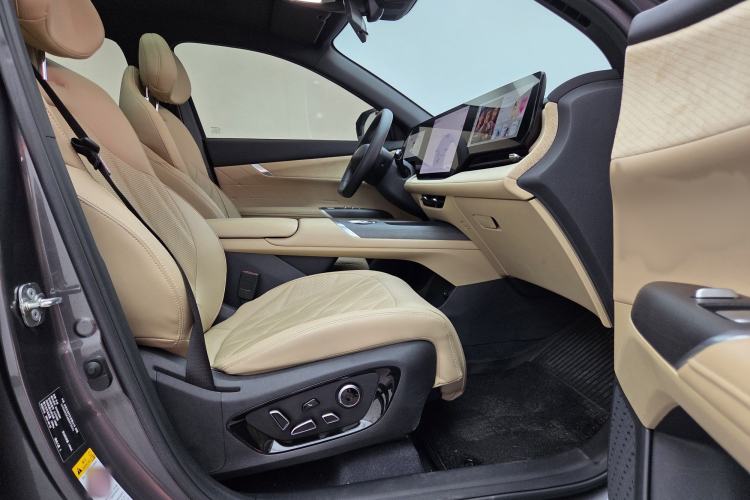 Used CHANGAN CS75 PLUS 2025 4th Generation 1.5T New Blue Whale Smart Luxury Edition Interior 9