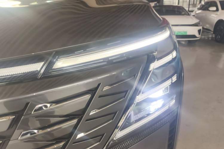 Used CHANGAN CS75 PLUS 2025 4th Generation UItra 2.0T New Blue Whale – Smart & Powerful Version Left Front Headlight