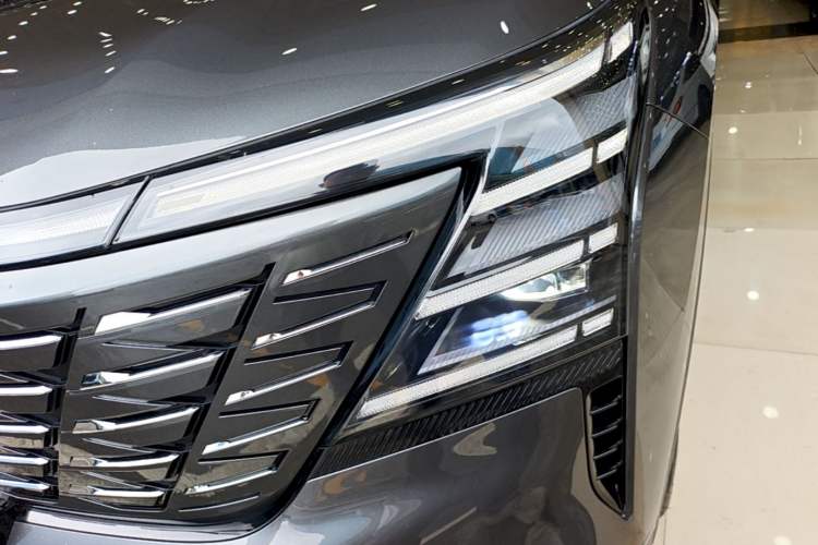 Used CHANGAN CS75 PLUS 2025 Model, 4th Generation 1.5T New Blue Whale Smart Excellence Version Left Front Headlight