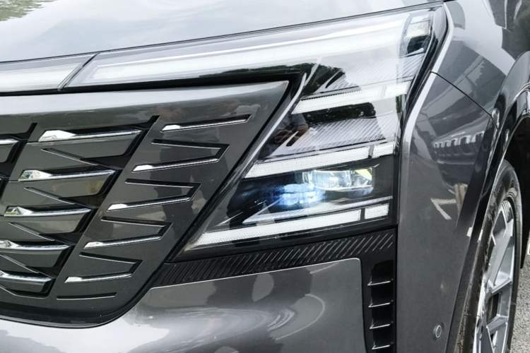 Used CHANGAN CS75 PLUS 2025 4th Generation 1.5T New Blue Whale Smart Flagship Version Left Front Headlight