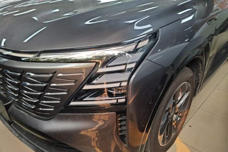 Used CHANGAN CS75 PLUS 2025 4th Generation 1.5T New Blue Whale Smart Luxury Edition Left Front Headlight
