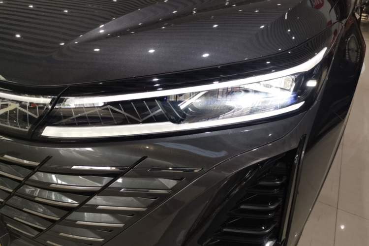 Used CHANGAN CS75 PLUS 2025 Model, 3rd Generation Champion Edition 1.5T Jinghang Version Left Front Headlight