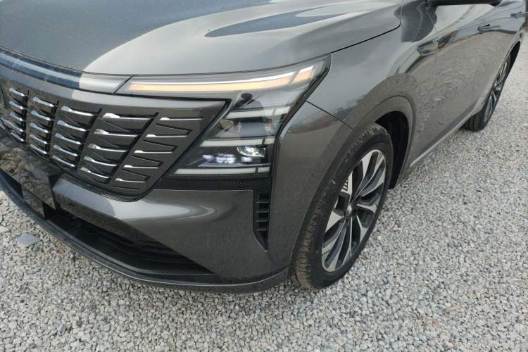 Used CHANGAN CS75 PLUS 2025 4th Generation UItra 2.0T New Blue Whale – Smart & Powerful Version Left Front Headlight