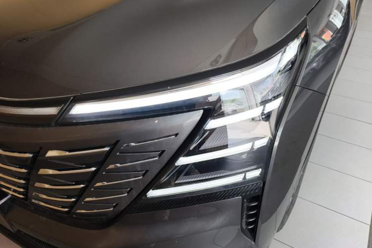 Used CHANGAN CS75 PLUS 2025 4th Generation 1.5T New Blue Whale Smart Luxury Edition Left Front Headlight