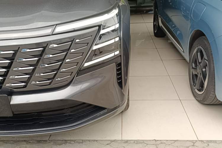 Used CHANGAN CS75 PLUS 2025 4th Generation UItra 2.0T New Blue Whale – Smart & Powerful Version Left Front Headlight