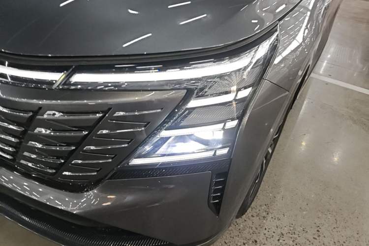 Used CHANGAN CS75 PLUS 2025 4th Generation UItra 2.0T New Blue Whale – Smart & Powerful Version Left Front Headlight