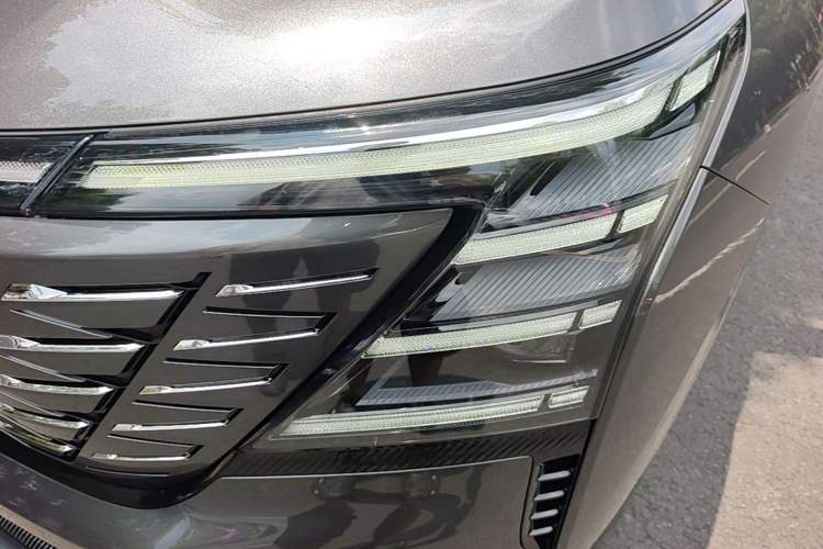 Used CHANGAN CS75 PLUS 2025 4th Generation 1.5T New Blue Whale Smart Luxury Edition Left Front Headlight