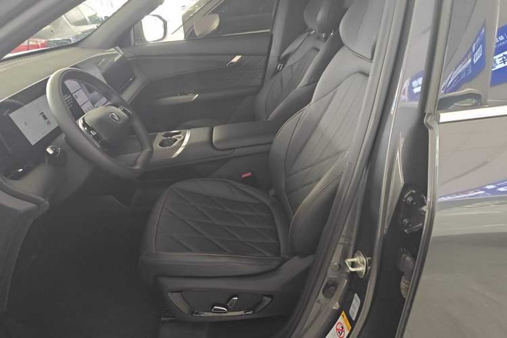 Used CHANGAN CS75 PLUS 2025 4th Generation 1.5T New Blue Whale Smart Luxury Edition Left Front Seat