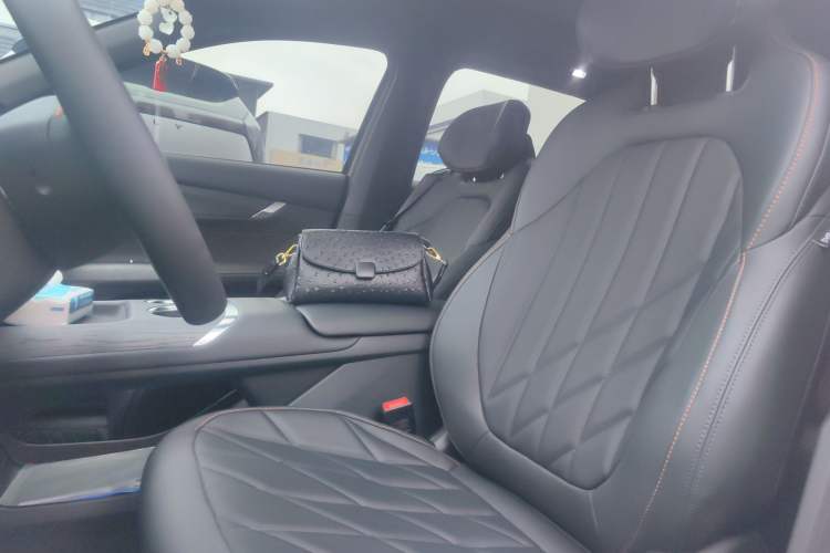 Used CHANGAN CS75 PLUS 2025 4th Generation 1.5T New Blue Whale Smart Luxury Edition Left Front Seat
