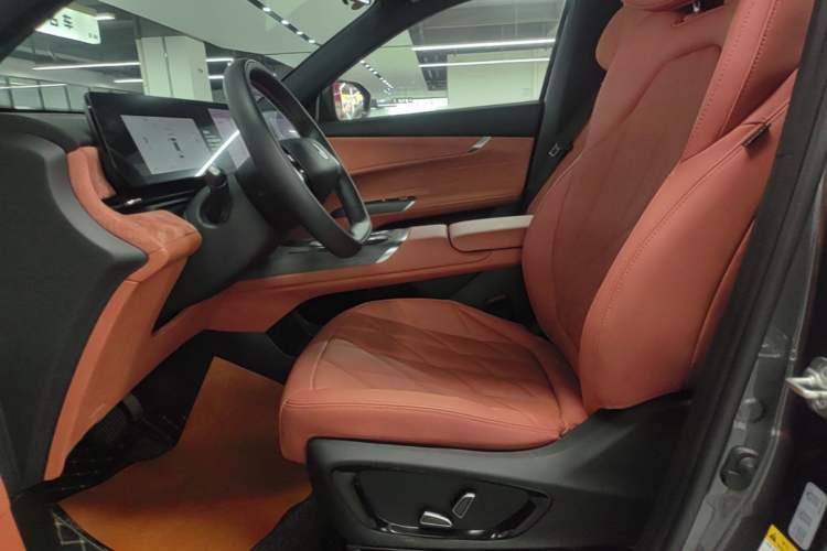 Used CHANGAN CS75 PLUS 2025 4th Generation UItra 2.0T New Blue Whale Smart Intelligent Powertrain Version Left Front Seat