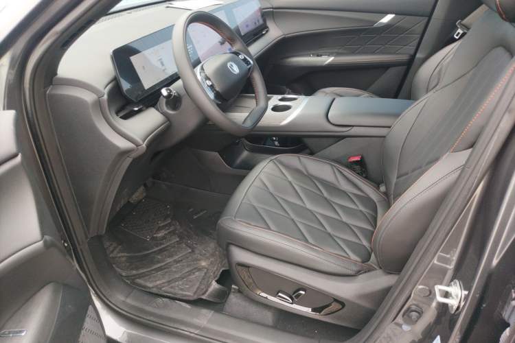 Used CHANGAN CS75 PLUS 2025 4th Generation UItra 2.0T New Blue Whale – Smart & Powerful Version Left Front Seat