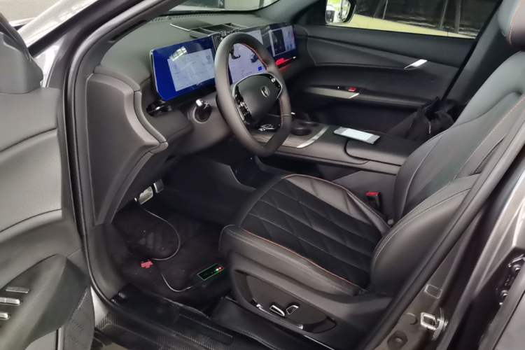 Used CHANGAN CS75 PLUS 2025 4th Generation 1.5T New Blue Whale Smart Flagship Version Left Front Seat