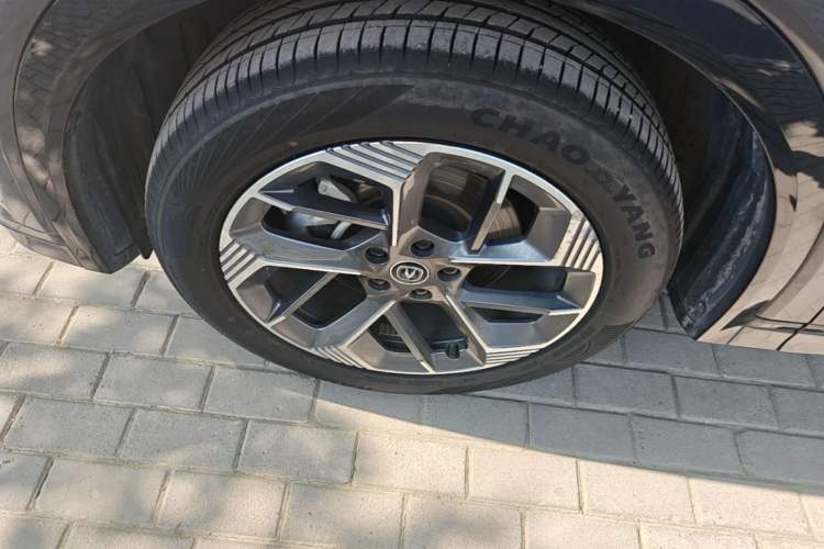 Used CHANGAN CS75 PLUS 2025 4th Generation 1.5T New Blue Whale Smart Luxury Edition Left Front Wheel Hub