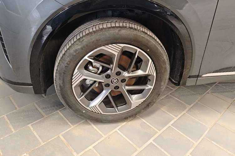 Used CHANGAN CS75 PLUS 2025 4th Generation 1.5T New Blue Whale Smart Luxury Edition Left Front Wheel Hub